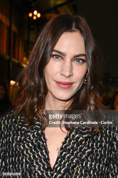 Alexa Chung attends the CHANEL Metiers D'Art Show on December 07, 2023 in Manchester, England.