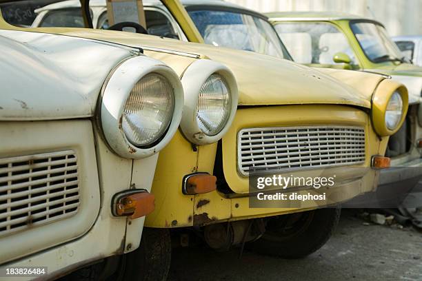 abandoned and discarded - car finish line stock pictures, royalty-free photos & images