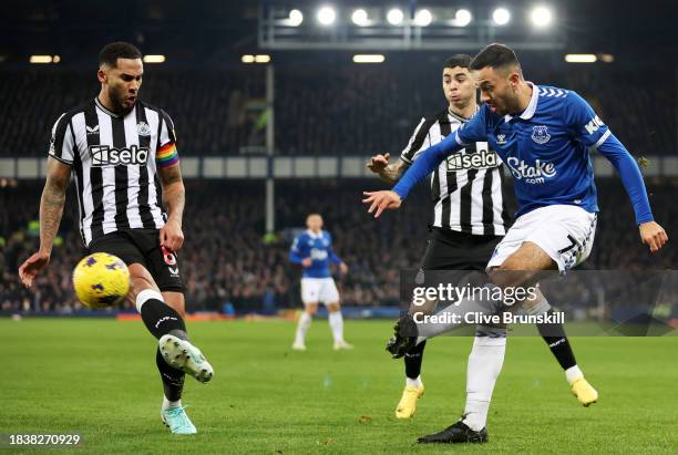 Dwight McNeil of Everton passes the ball whilst under pressure from Jamaal Lascelles of Newcastle United during the Premier League match between...