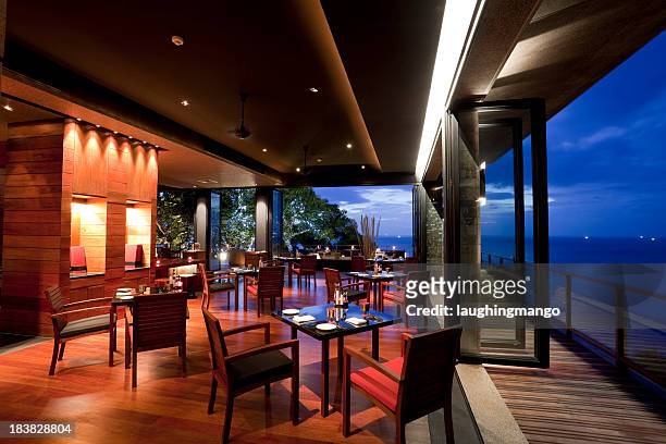 restaurant de l'hôtel de phuket - waterfront stock photos et images de collection