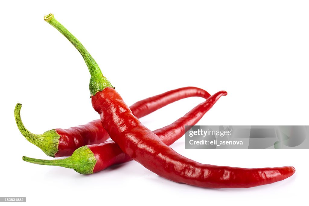Pimientos chile rojo Aislado en blanco