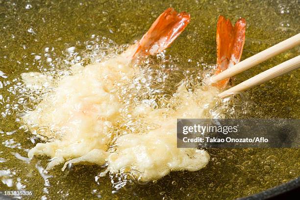 shrimps being fried - tempura stock pictures, royalty-free photos & images
