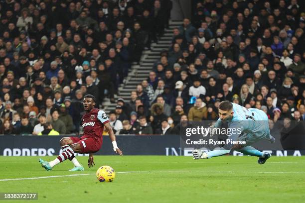 Mohammed Kudus of West Ham United misses a chance during the Premier League match between Tottenham Hotspur and West Ham United at Tottenham Hotspur...