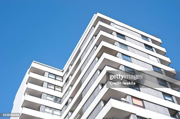 skyscraper high-riser - apartment building exterior stock pictures, royalty-free photos & images