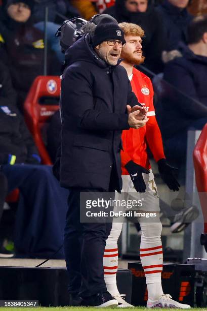 Head coach Peter Bosz of PSV Eindhoven looks on during the Dutch Eredivisie match between PSV Eindhoven and sc Heerenveen at Philips Stadion on...