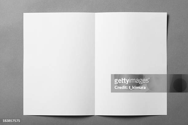 folheto em branco - folded - fotografias e filmes do acervo