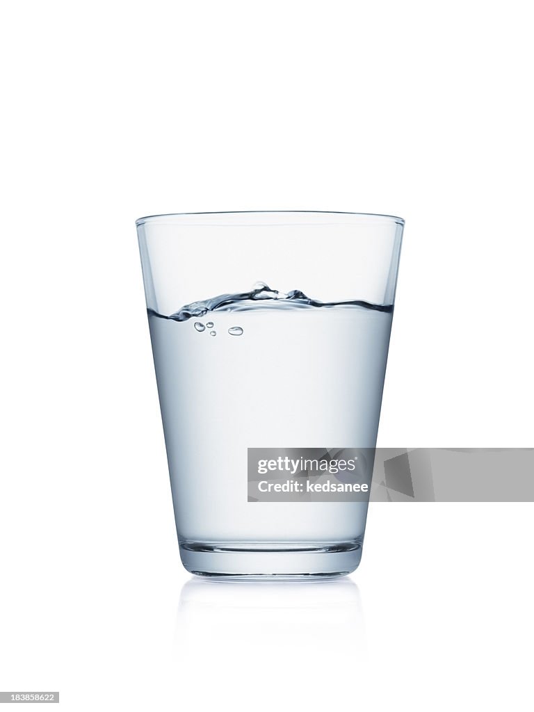 Vaso de agua Aislado en blanco