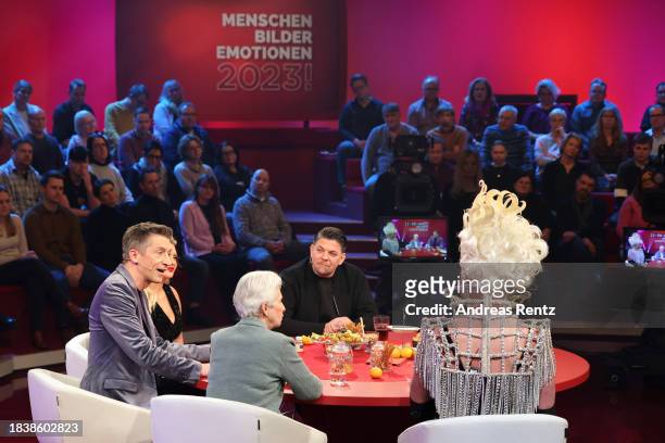 Host Steffen Hallaschka speak with Evelyn Burdecki, Tim Mälzer, Marie-Agnes Strack-Zimmermann and Olivia Jones during the "2023! Menschen, Bilder,...