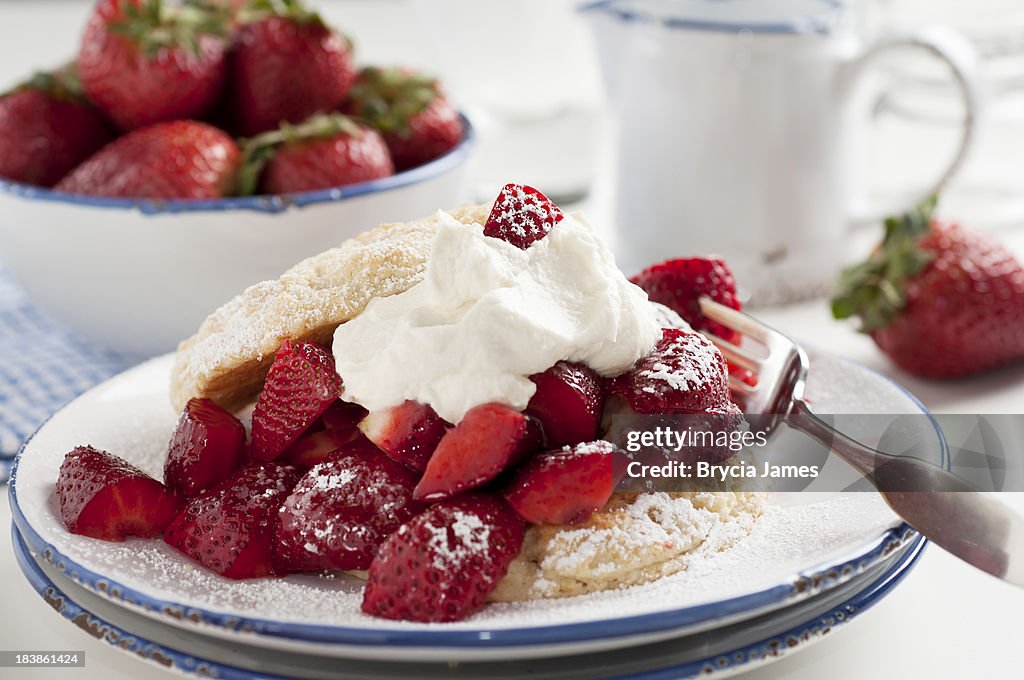 Bolo de Morango com morangos Tigela de