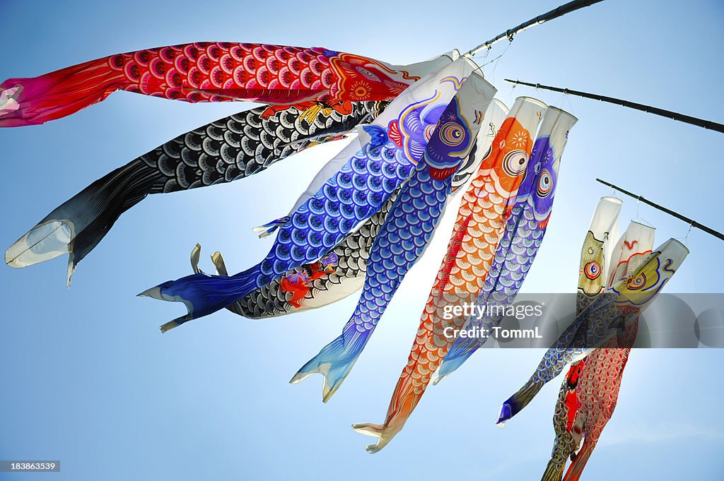 Koinobori (peces koi japoneses con forma de vela