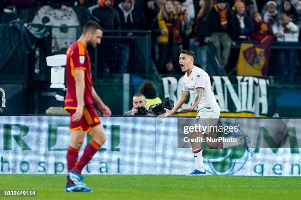 Lucas Martinez Quarta of ACF Fiorentina celebrates after scoring first goal during the Serie A match between AS Roma and ACF Fiorentina at Stadio...