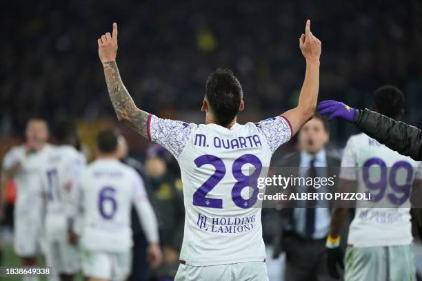 Fiorentina's Argentine defender Lucas Martinez Quarta celebrates after scoring the team's first goal during the Italian Serie A football match...