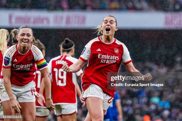 Alessia Russo of Arsenal celebrating her goal with her teammates during the Barclays Women's Super League match between Arsenal FC and Chelsea FC at...