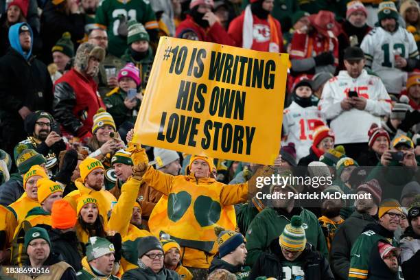 Packer Fan Signs 6,021 A Packers Fan Stock Photos, High-Res Pictures, and Images - Getty ...