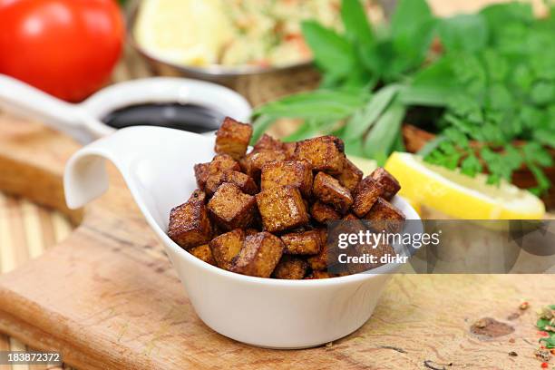 fried tofu cubes - tofoe stockfoto's en -beelden