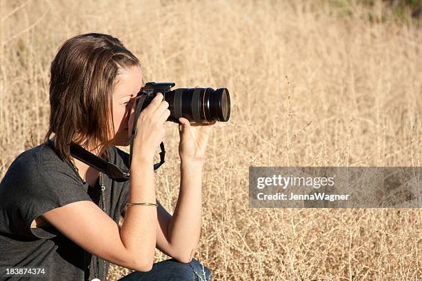 woman taking pictures - profesional amateur stock pictures, royalty-free photos & images