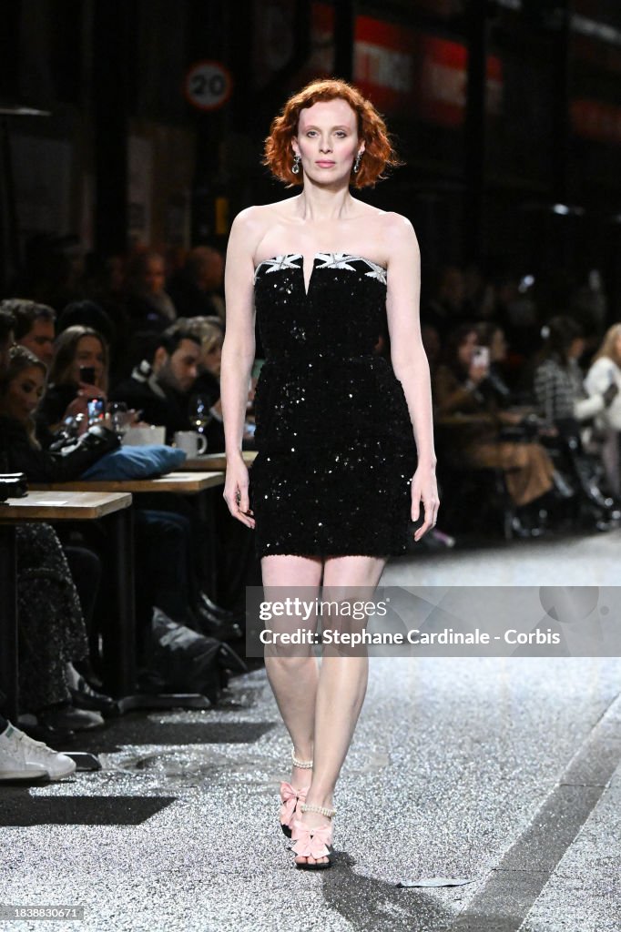 CHANEL Metiers D'Art Show - Runway