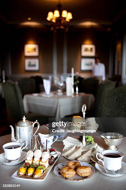 traditioneller nachmittagstee - afternoon tea stock-fotos und bilder