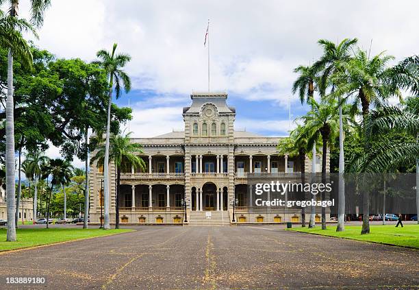 roadway leading up to iolani palace in honolulu, hi - hawaiian royalty stock pictures, royalty-free photos & images