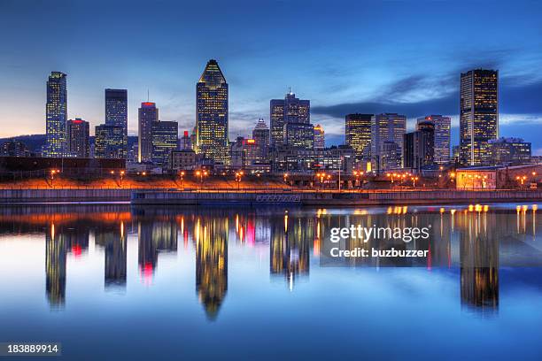 montreal paesaggio urbano al tramonto riflesso - montreal foto e immagini stock