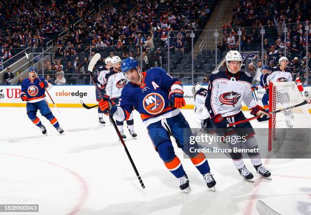 Clutterbuck 4,062 Islanders Cal Clutterbuck Photos & High Res Pictures - Getty Images
