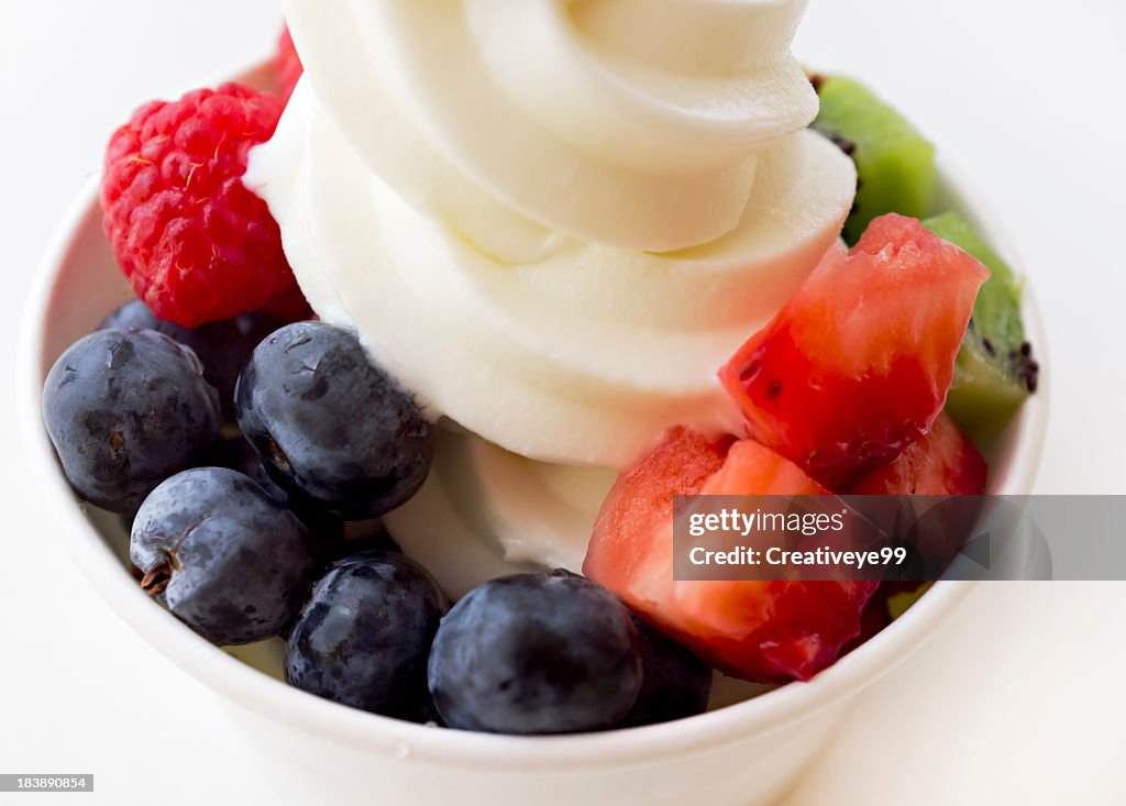 Frozen yogurt and fruit