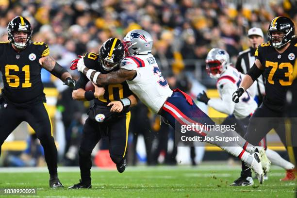 Linebacker Mack Wilson Sr. Of the New England Patriots sacks quarterback Mitch Trubisky of the Pittsburgh Steelers in the first half at Acrisure...