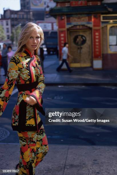 Susan Street Risque 8,220 Susan Street Photos & High Res Pictures - Getty Images