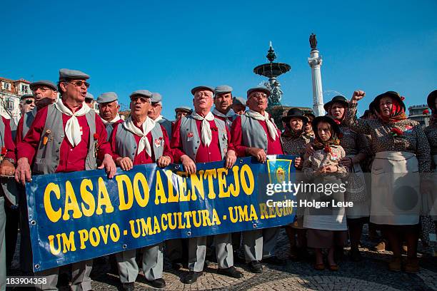 celebrating 25th april anniversary of revolution - baixa stock pictures, royalty-free photos & images