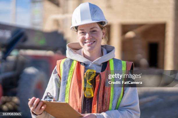 managing the job site - byggarbetare bildbanksfoton och bilder