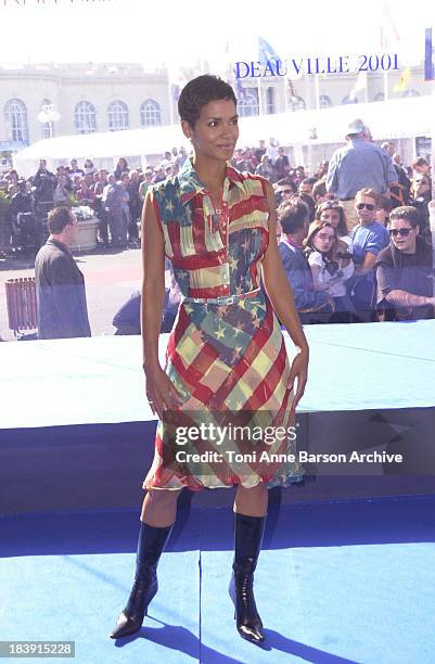 Halle Berry during Deauville 2001 - Swordfish Photocall at Centre International Deauville - C.I.D in Deauville, France.