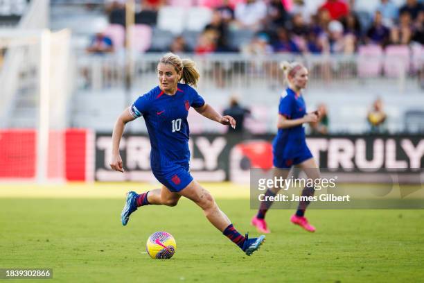 Lindsey Horan of the United States dribbles the ball during the second half of a match against China PR at DRV PNK Stadium on December 02, 2023 in...