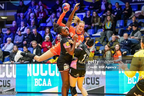 Kelly Dulfer of the Netherlands shoots during the 26th IHF Women's World Championship Handball Preliminary Round Group H match between Netherlands...