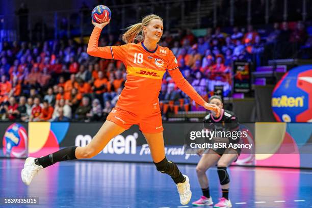 Kelly Dulfer of the Netherlands shoots during the 26th IHF Women's World Championship Handball Preliminary Round Group H match between Netherlands...