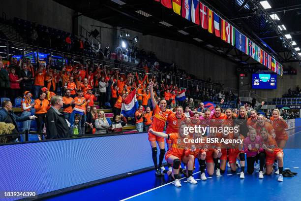 Players of The Netherlands celebrate the win and pose for a teamphoto during the 26th IHF Women's World Championship Handball Preliminary Round Group...