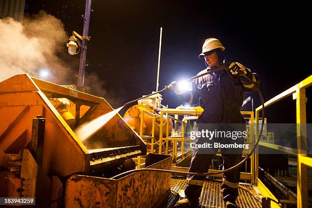 Oil Rig Spraying 116 Spray Rig Stock Photos, High-Res Pictures, and Images - Getty Images
