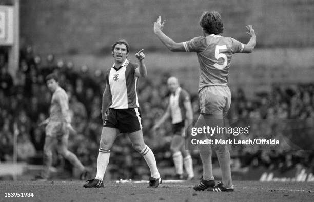 Football League Division 1 - Southampton v Manchester City, Alan Ball points an accusing finger at City defender Kevin Bond.