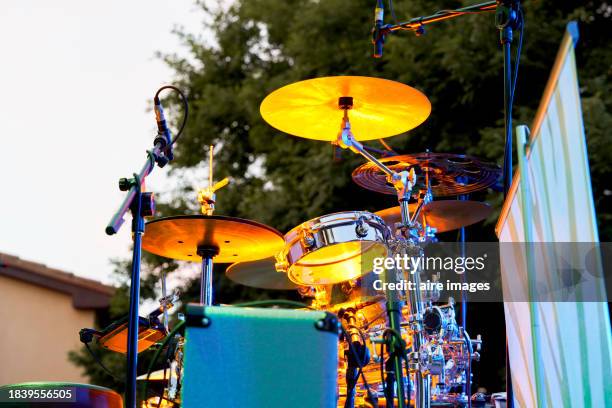 drum metal kit on illuminated stage musical percussion instrument no people - modern rock stock pictures, royalty-free photos & images