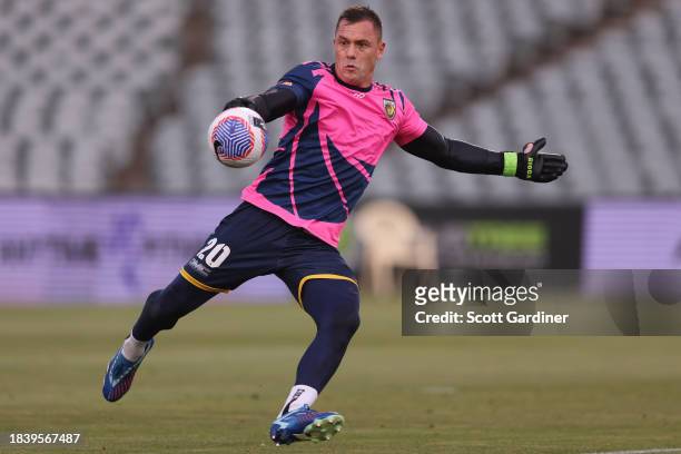 Danny Vukovic of the Mariners warming up prior to play during the A-League Men round seven match between Central Coast Mariners and Western United at...