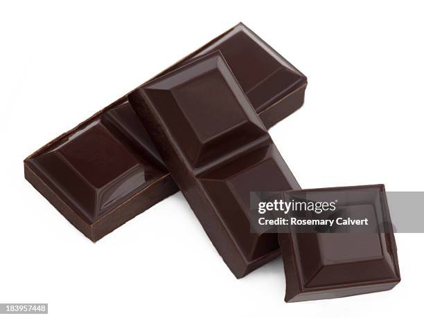 delicious dark chocolate squares - chocolat noir photos et images de collection