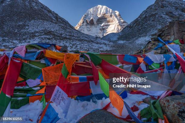kora-pilgrimage around kailash mountain - mount kailash kora stock pictures, royalty-free photos & images
