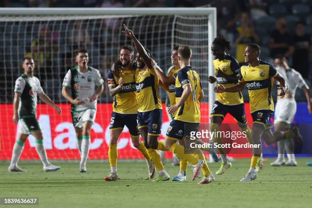 Brian Kaltak of the Mariners celebrates his goal with team mates during the A-League Men round seven match between Central Coast Mariners and Western...