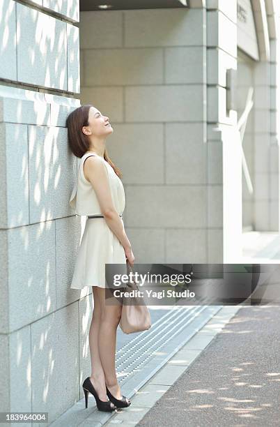 woman standing in the city of kyoto - sleeveless imagens e fotografias de stock