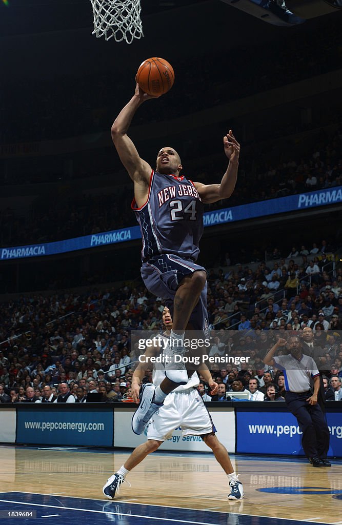 Richard Jefferson drives to the basket