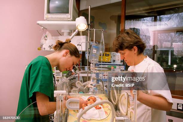 Neonatal Resuscitation Photos And Premium High Res Pictures Getty Images neonatal-resuscitation-photos-and-premium-high-res-pictures-getty-images