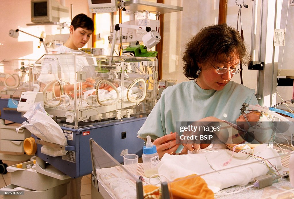Pediatrician and Neonatal nurse with Premature Baby