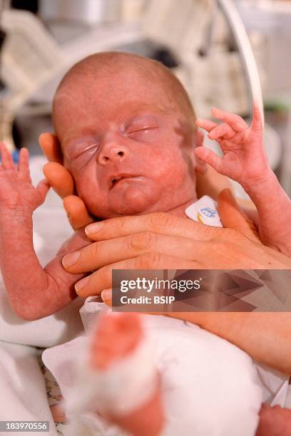 Neonatal Rta Neonatal Resuscitation Photos and Premium High Res Pictures - Getty Images