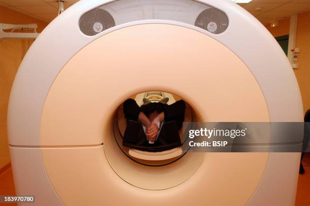 Petscan, Private Hospital In Antony, France, Department Of Nuclear Medicine, Pet-Tdm Or Pet Scan, Equipment Of Positrons Emission Tomography Coupled...