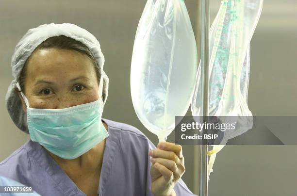 Or Circulator 68 Circulating Nurse Stock Photos, High-Res Pictures, and Images ...