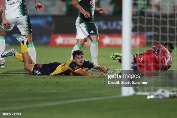 Thomas Heward-Belle of Western United takes the ball as Miguel Di Pizio of the Mariners slides in the goal mouth during the A-League Men round seven...